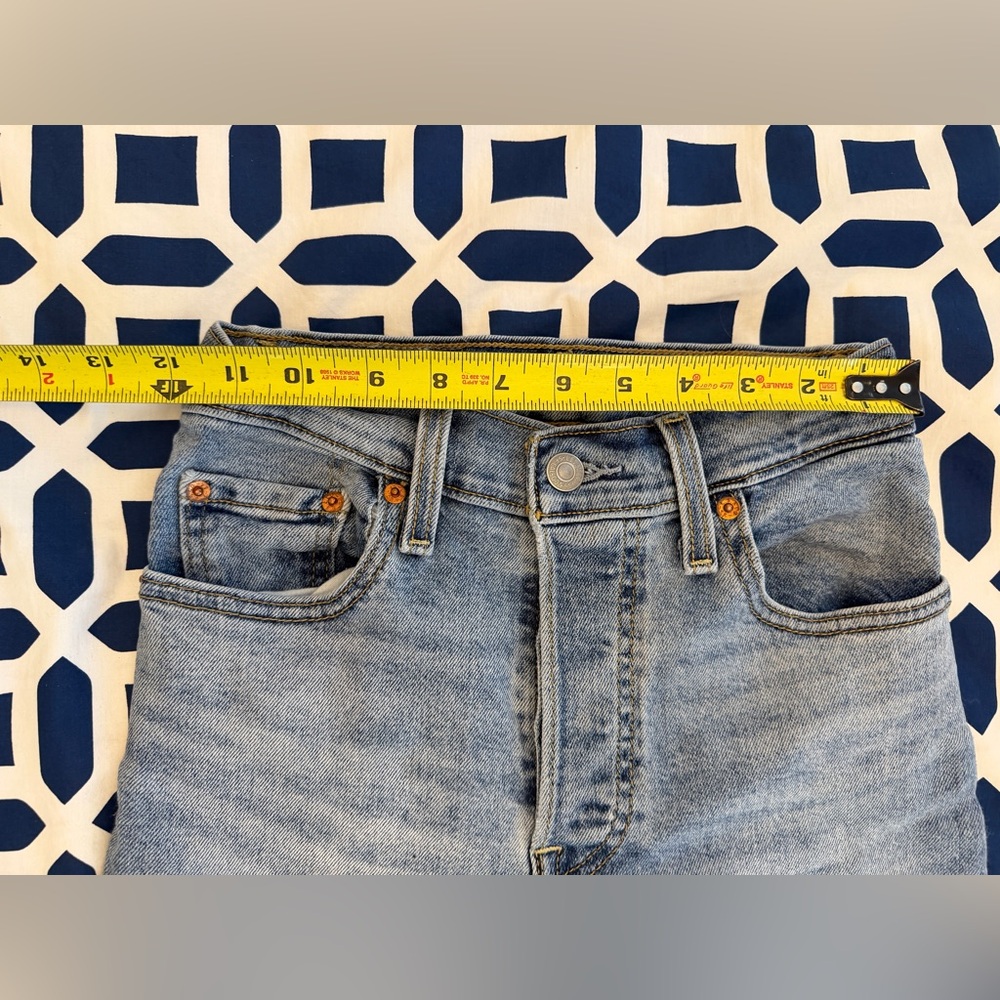 Levi’s Light Wash High-Rise Straight Women’s Jeans - Picture 7 of 9